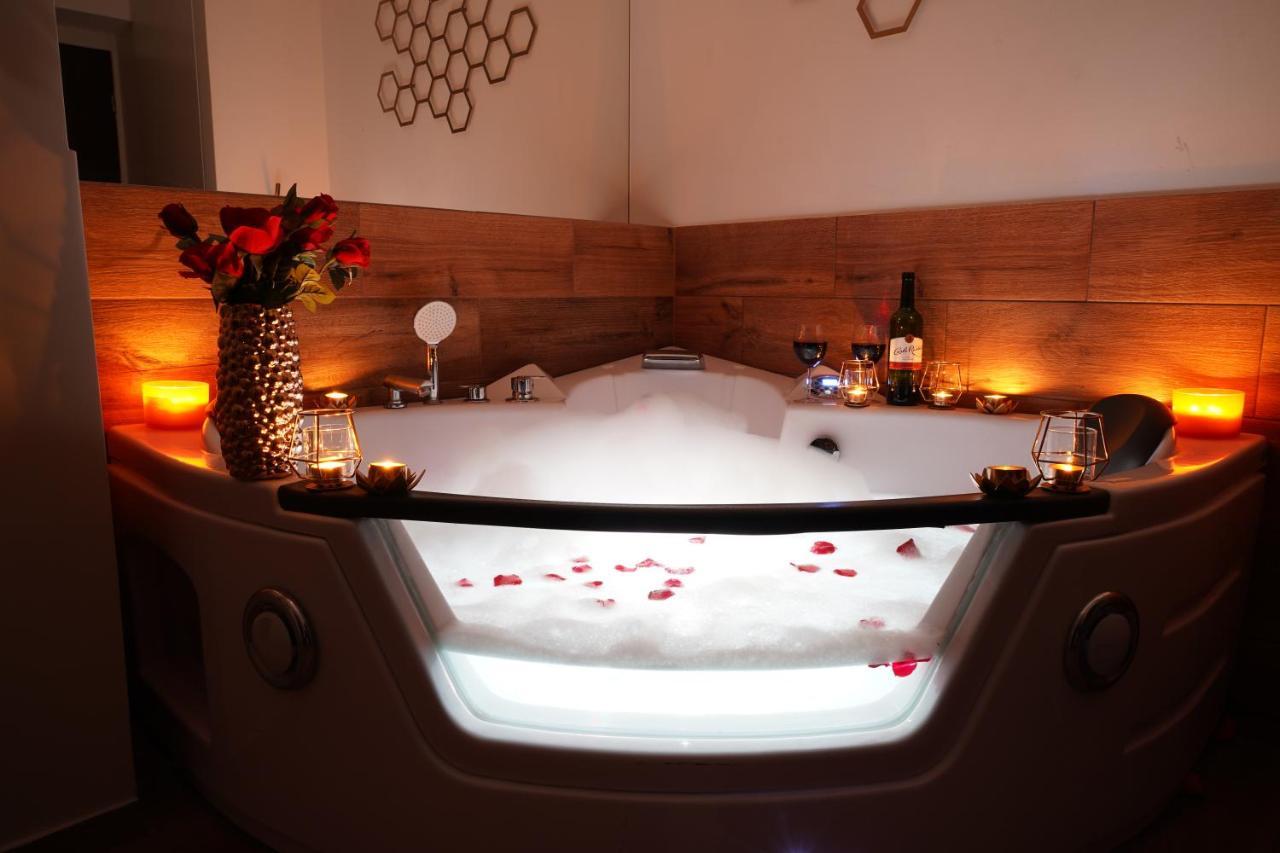 Jacuzzi Spa Apartment Krasków Dış mekan fotoğraf